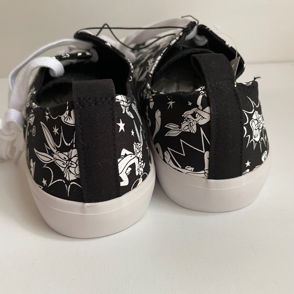 Looney Tunes Bugs Bunny Womens 11.5 Canvas Sneaker Low Cut Fun Cartoons Bold - Picture 5 of 13
